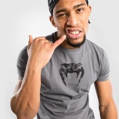 Venum Cali 34 Interference T-Shirt - Dark Grey -Venum store 0 252Fa 252F6 252F1 252F0a618fc0c6cd0df23547c5088f66799b2bb14dd3 TS CALI34 DARKGREY 07