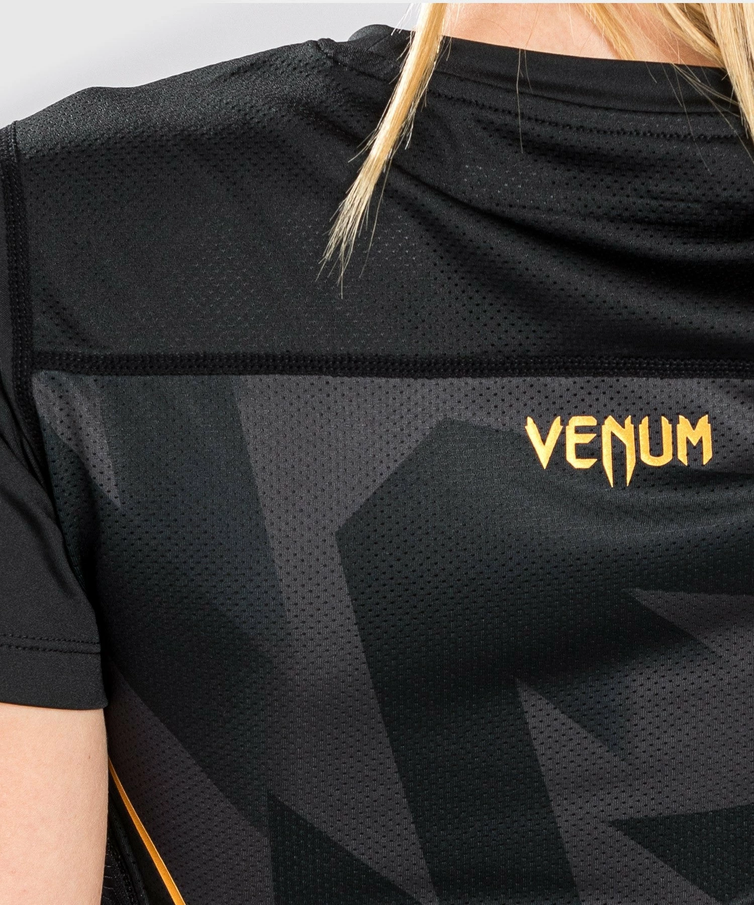 Venum Razor Dry Tech T-Shirt - For Women - Black/Gold 6 Venum Razor Dry Tech T-Shirt - For Women - Black/Gold - Image 6