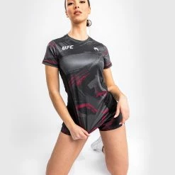 UFC Venum Authentic Fight Week 2.0 Dry Tech T-Shirt - For Women - Black/Red -Venum store 3 252F8 252Fd 252F3 252F38d366d2ed1b2af2c6fa3ab2ac7aadb0b0771f86 VNMUFC 00122 001 02 46bfefed ba14 45b6 ae9a 29d113a7f693