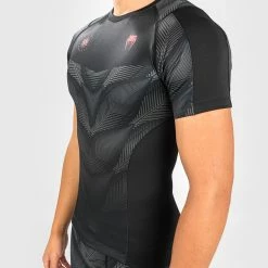 Venum Phantom Rashguard Short Sleeves - Black/Red -Venum store 5 252F4 252F7 252F0 252F54700d030572213f9b81d20fd8a19a6b6af5203b RASH SS PHANTOM 11 34696904 17a8 4151 ab9a fec69c801b44