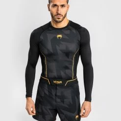 Venum Razor Rashguard Long Sleeves - Black/Gold -Venum store 6 252Fc 252Fc 252F4 252F6cc458873aac56e4902ec8fb0e987042ab3f6a9a RASH LS RAZOR BLACK GOLD 01 55beb219 9b60 41dc 9254 1ef842aa5ac7