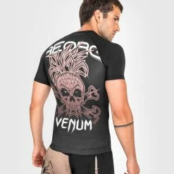 Venum Reorg Rashguard - Short Sleeves - Black 9 Venum Reorg Rashguard - Short Sleeves - Black -Venum store 7 252F4 252Ff 252Fa 252F74fa6e4b0362d5dddee04e1fca74a49dc326bf7f RASH SS REOG BLACK 08