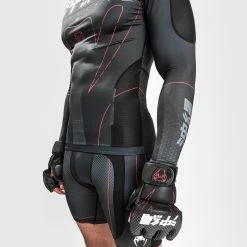 Venum Okinawa 3.0 Rashguard Long Sleeves - Black/Red -Venum store 7 252Ff 252F2 252F5 252F7f2503421bf695efbdbc80a295b568d544560b8a 5U0A9607