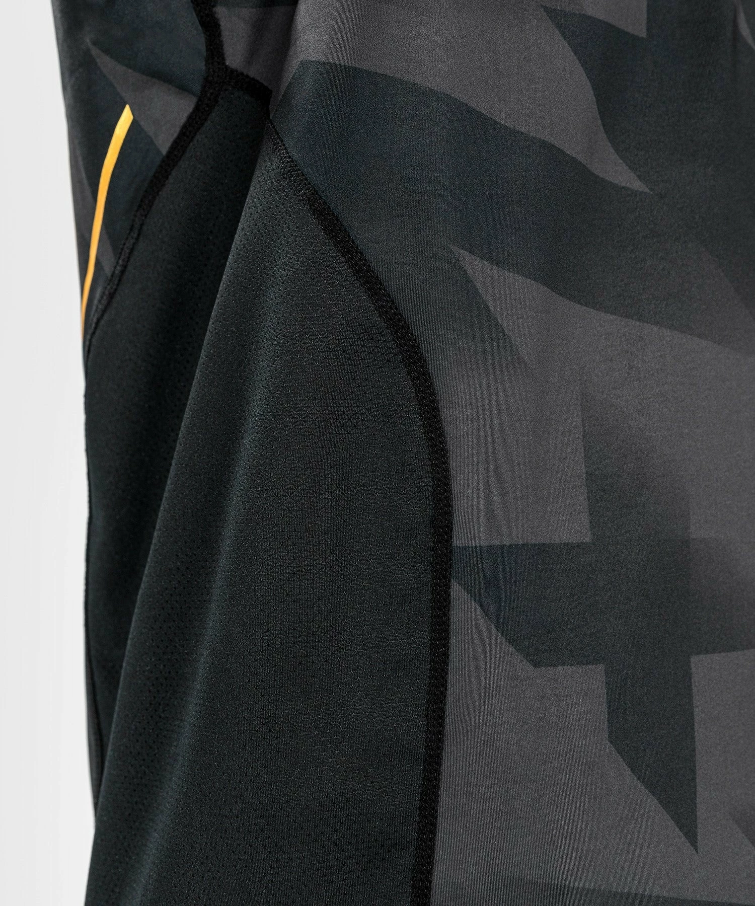 Venum Razor Dry Tech Tank Top - Black/Gold 6 Venum Razor Dry Tech Tank Top - Black/Gold - Image 6