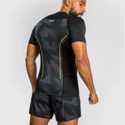 Venum Razor Rashguard Short Sleeves - Black/Gold 13 Venum Razor Rashguard Short Sleeves - Black/Gold -Venum store 8 252F4 252F6 252Fa 252F846a8374ebf3d317185d6dae378fcb9e09d65c61 7 b1a235ed c1ee 4daa bf7a 1467868ced89