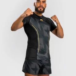 Venum Razor Rashguard Short Sleeves - Black/Gold 11 Venum Razor Rashguard Short Sleeves - Black/Gold -Venum store 9 252F5 252F5 252Ff 252F955f4a06e90d38197f37143d5c92e8dc0be38fdb 5 095e79e2 4eb4 4167 828c 2c887a468720