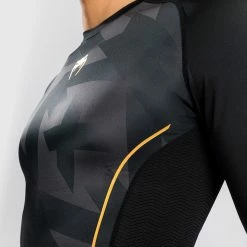 Venum Razor Rashguard Long Sleeves - Black/Gold -Venum store 9 252Fe 252Ff 252Fb 252F9efb075e43434f27cb83be97f9c63c10b927a291 RASH LS RAZOR BLACK GOLD 07 84bf3c23 e997 4f18 bf5a 3bce9a96482a