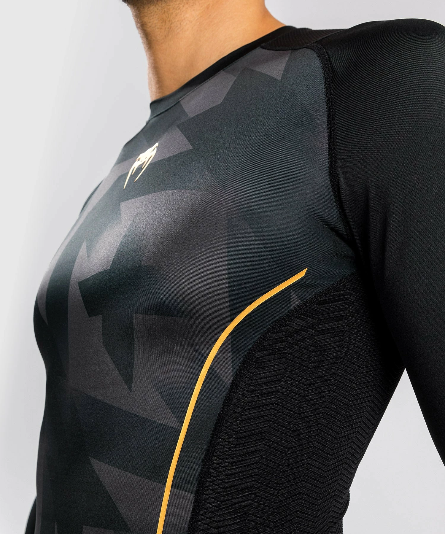 Venum Razor Rashguard Long Sleeves - Black/Gold - Image 6