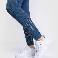 Venum Sparring Seamless 7/8 Leggings - For Women - Navy Blue 12 Venum Sparring Seamless 7/8 Leggings - For Women - Navy Blue -Venum store LEGGINGS 7 8 SPARRING NAVYBLUE 08