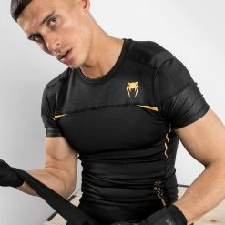 Venum Tempest 2.0 Rashguard Short Sleeves - Black/Gold -Venum store a 252F3 252Fe 252Fd 252Fa3ed9a46c01aa5a5cb77b5dd5f3826325bebac17 RASHGUARDS SS TEMPEST2.0 BLACK GOLD 06 1 ec434c87 cd07 4788 a1b5 5a9c8011aea4