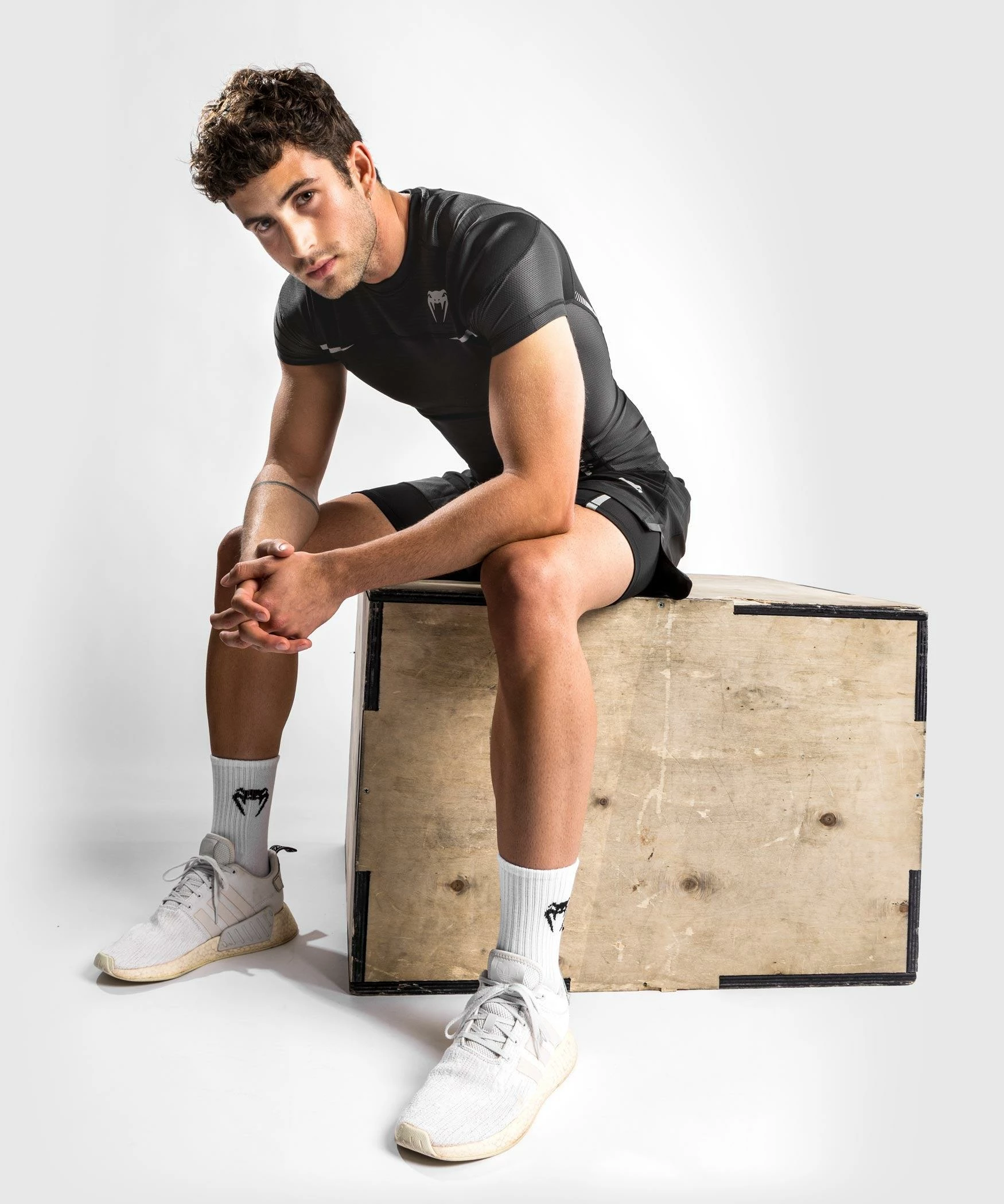 Venum Tempest 2.0 Rashguard Short Sleeves - Black/Grey - Image 9