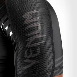 Venum Skull Rashguard - Short Sleeves - Black/Black -Venum store b 252F0 252F6 252F0 252Fb06067b8024087c6a646061941919843a8994c99 RASH SS SKULL BLACK BLACK 13 9a0e6118 d7c7 4888 8ef7 bcba673df854