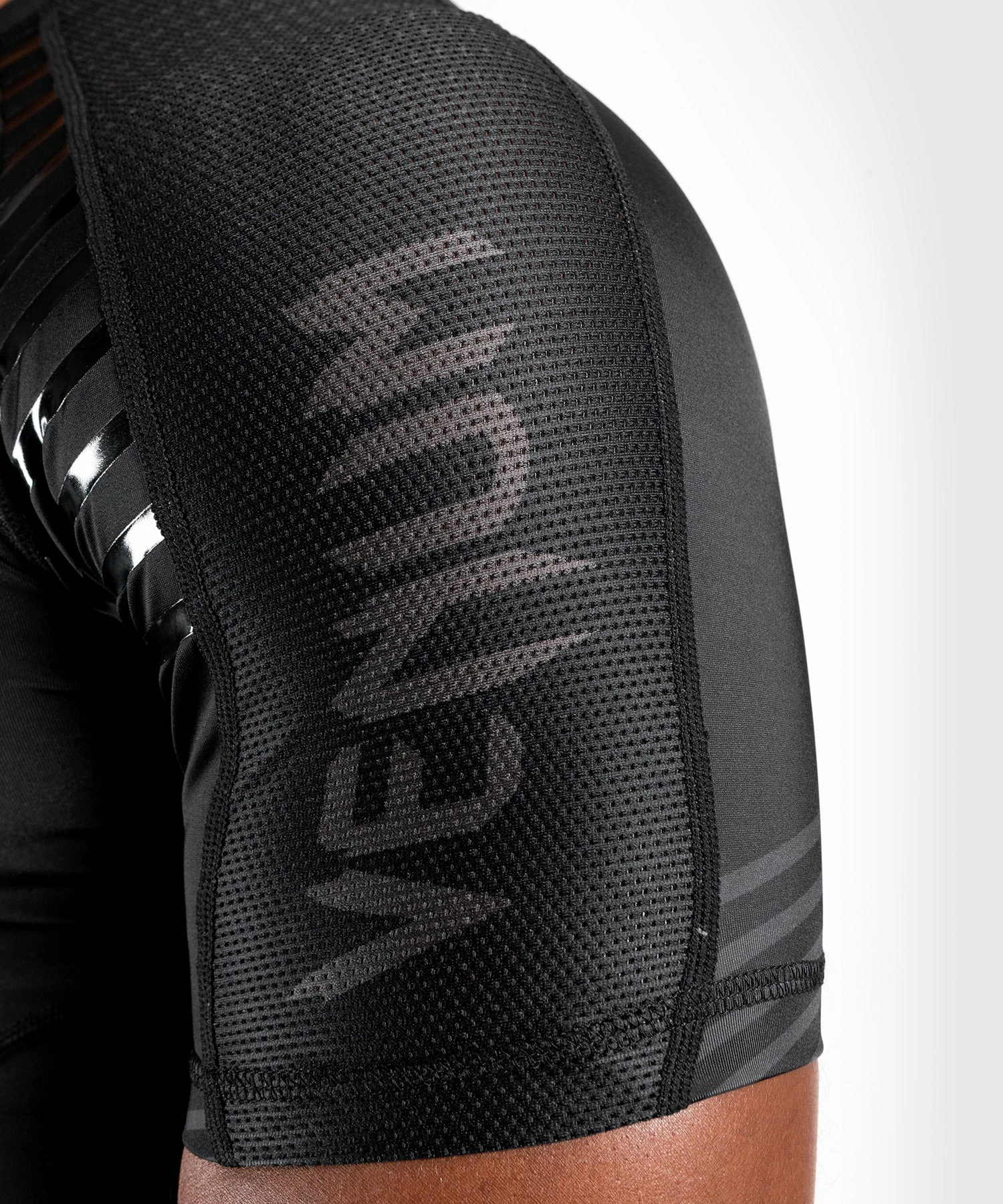 Venum Skull Rashguard - Short Sleeves - Black/Black - Image 3