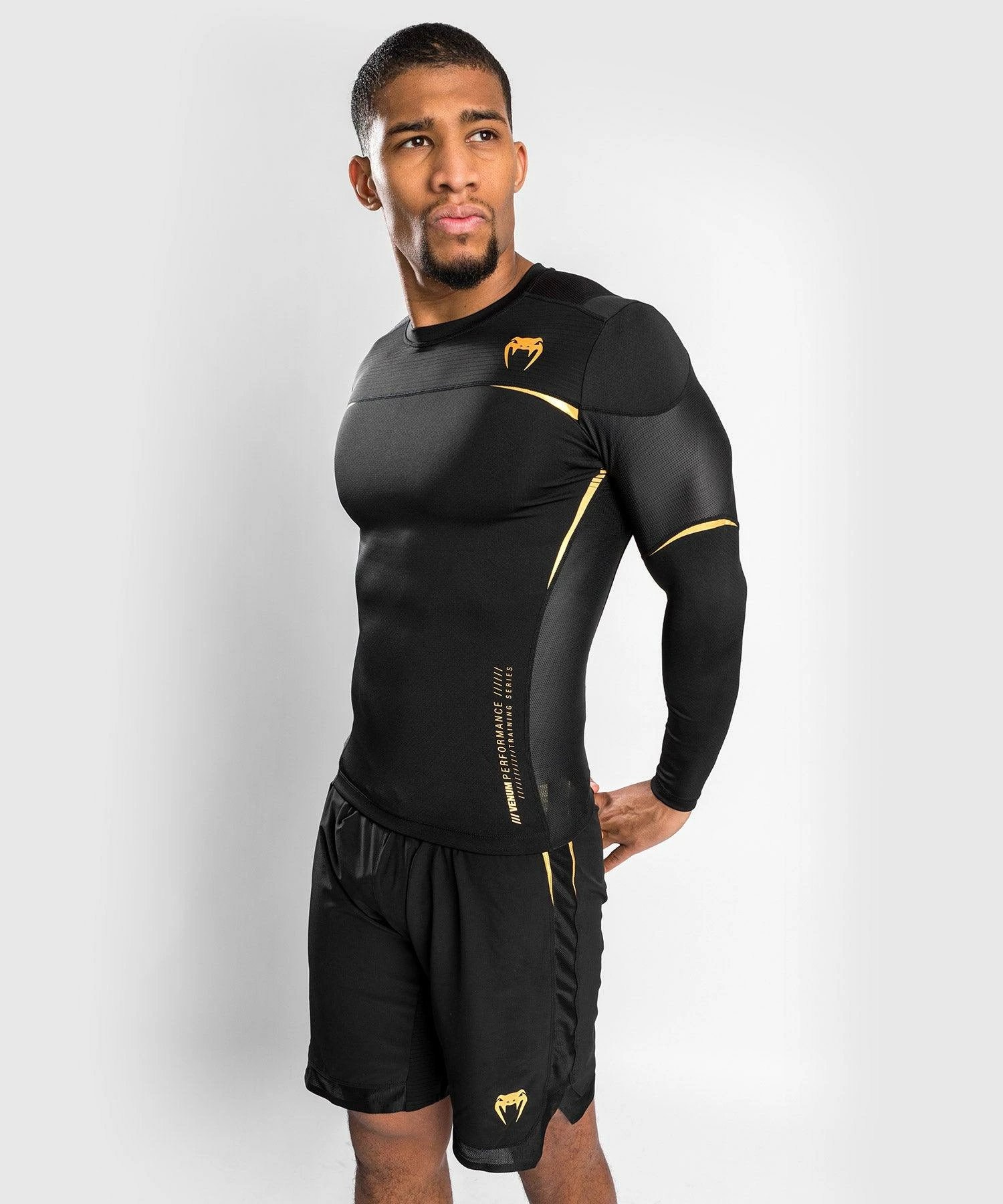 Venum Tempest 2.0 Rashguard Long Sleeves - Black/Gold 2 Venum Tempest 2.0 Rashguard Long Sleeves - Black/Gold - Image 2
