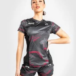 UFC Venum Authentic Fight Week 2.0 Dry Tech T-Shirt - For Women - Black/Red -Venum store c 252F3 252F3 252Ff 252Fc33f9dde3d9b4e7cd9c2a2278c7521e4ecd85787 VNMUFC 00122 001 06 F 760d46ae 4127 4dbd bb0c be7082ee6994