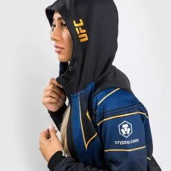 CSD FASHION UFC Authentic Fight Night 2.0 Kit By Venum Women's Walkout Hoodie - Midnight - Champion -Venum store e 252F3 252Ff 252F8 252Fe3f8e2b25f7062083fec2786bebff51561cf4635 HOODIES FIGHTNIGHT2.0 BLUE BLACK GOLD 08 bd2c7161 5173 4703 9b8b b67a0ee9111d